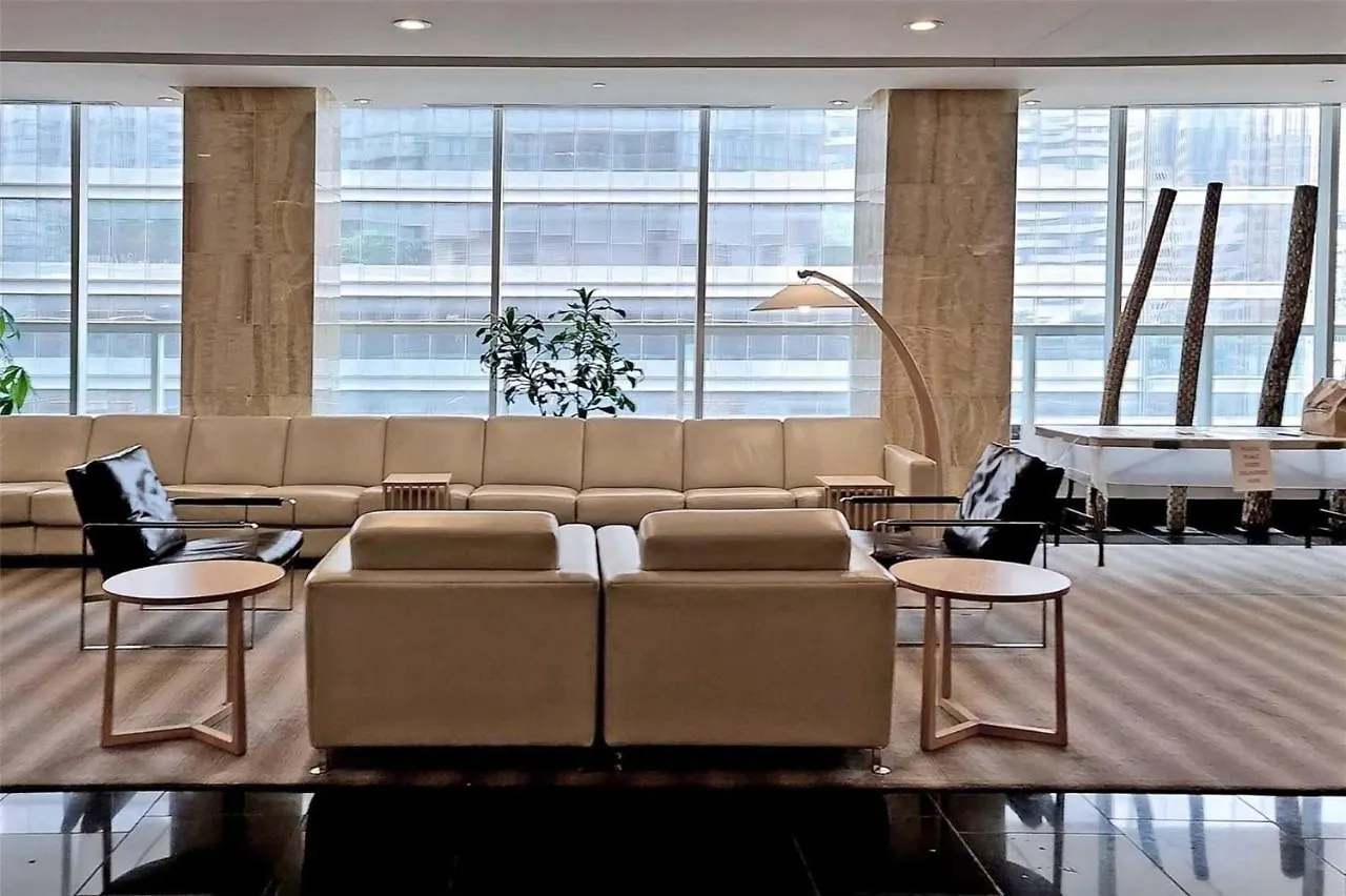 Newly Renovated Cozy Condo/Union Station Toronto Homestay