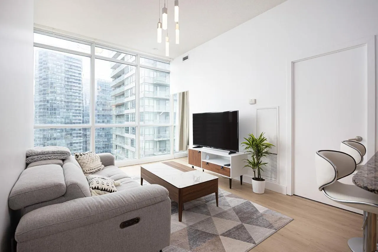 Newly Renovated Cozy Condo/Union Station location