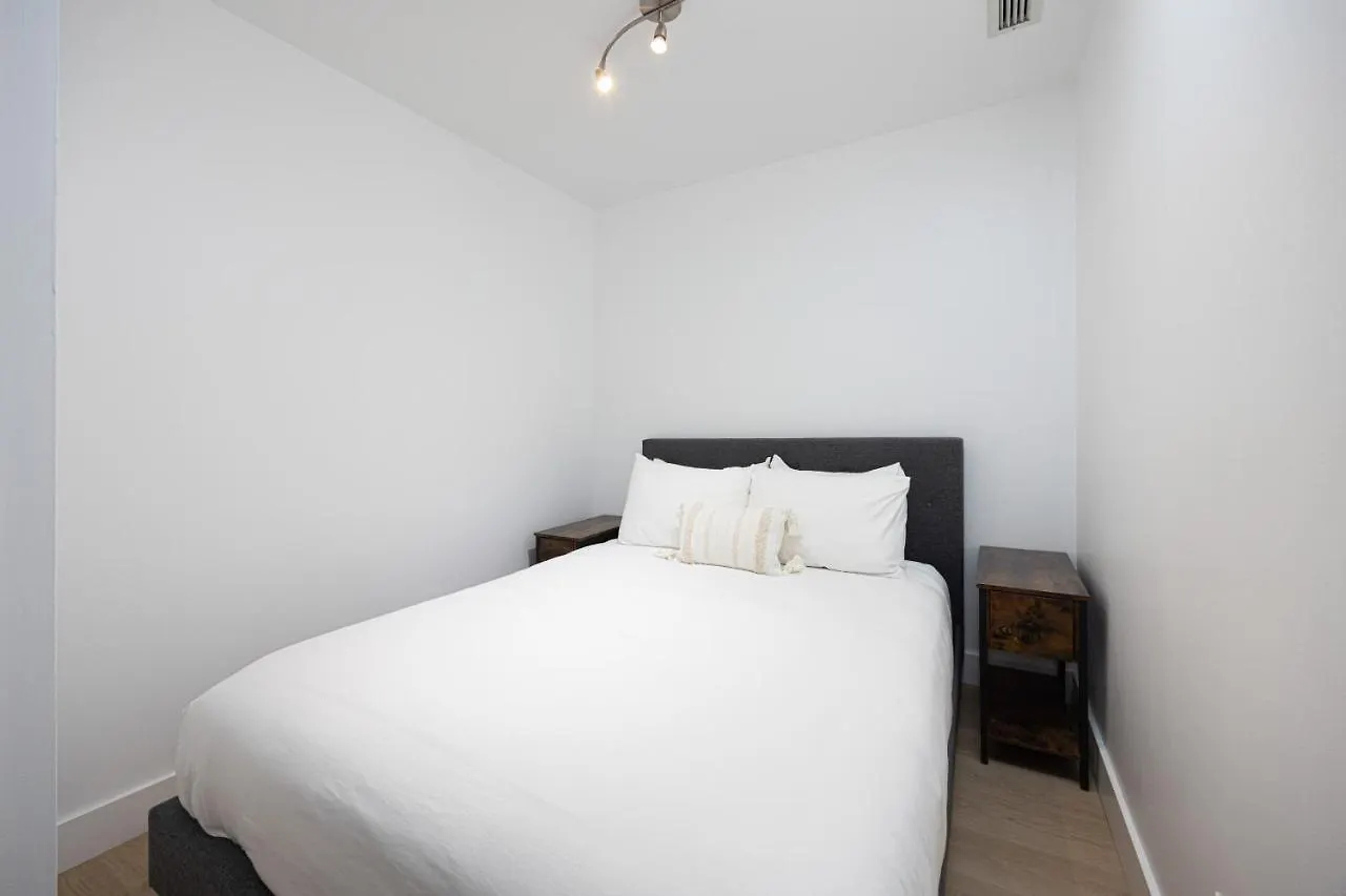 Homestay Newly Renovated Cozy Condo/Union Station Toronto