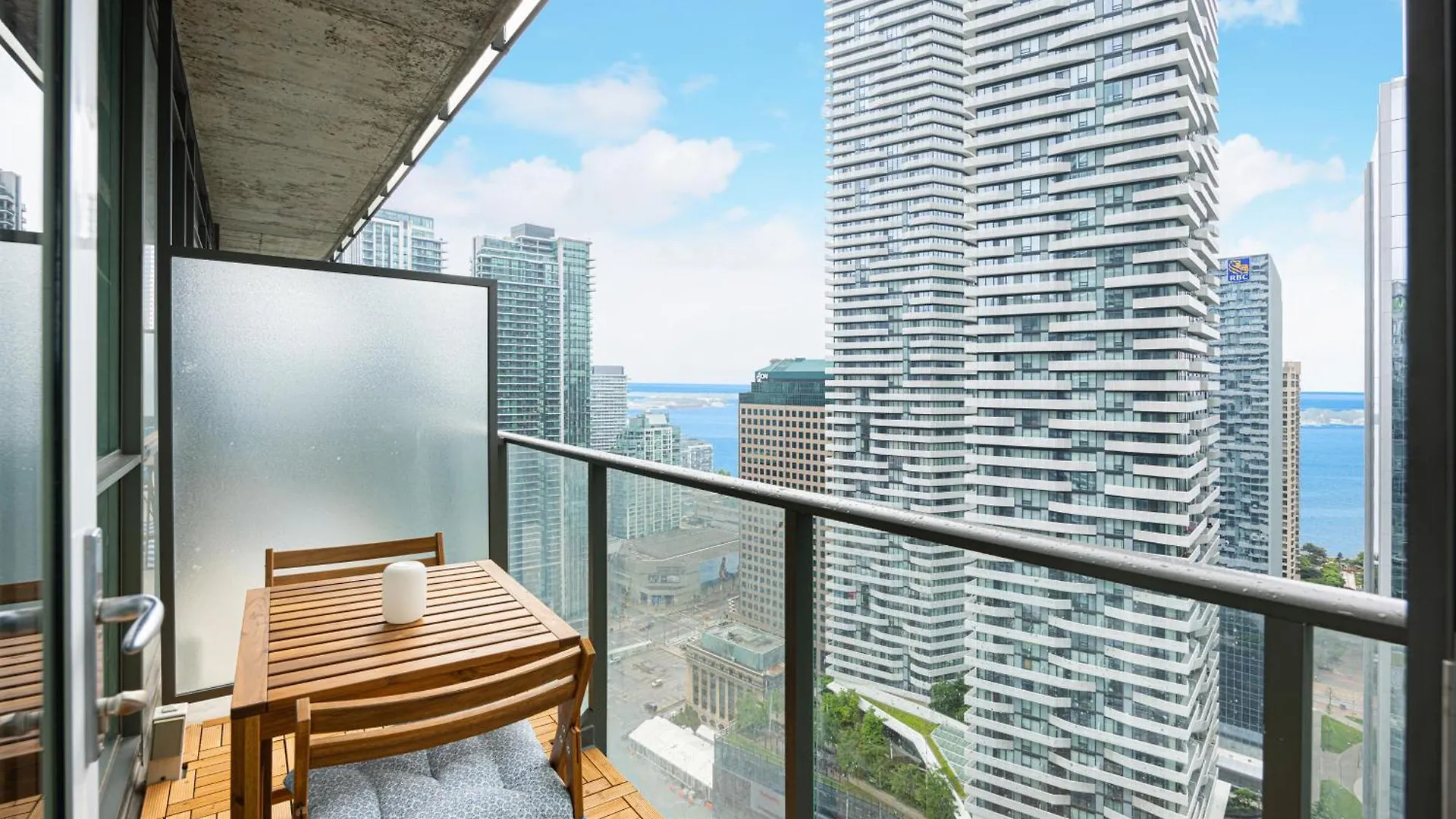 Newly Renovated Cozy Condo/Union Station Toronto 0*,  Canada
