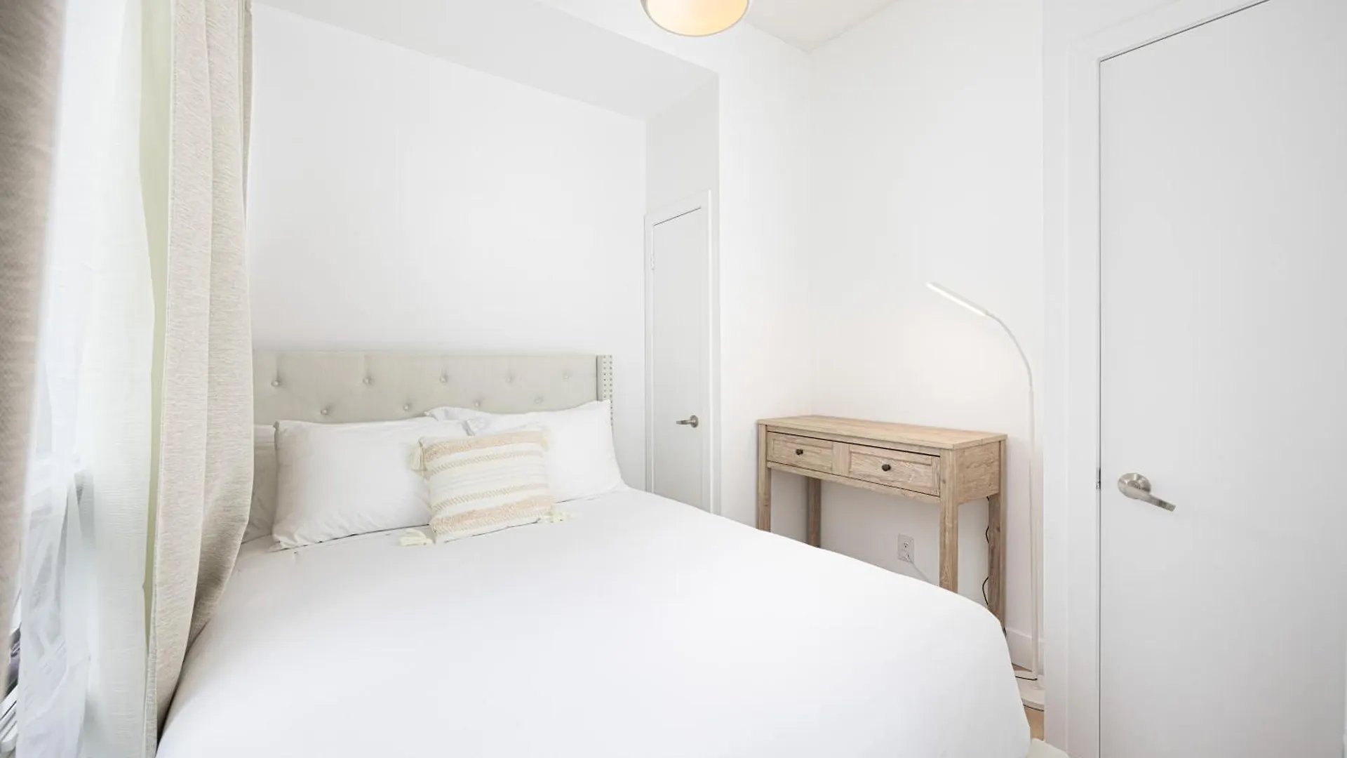 Homestay Newly Renovated Cozy Condo/Union Station Toronto Canada