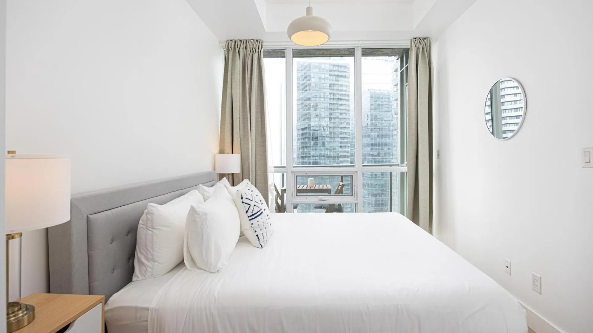 Homestay Newly Renovated Cozy Condo/Union Station Toronto